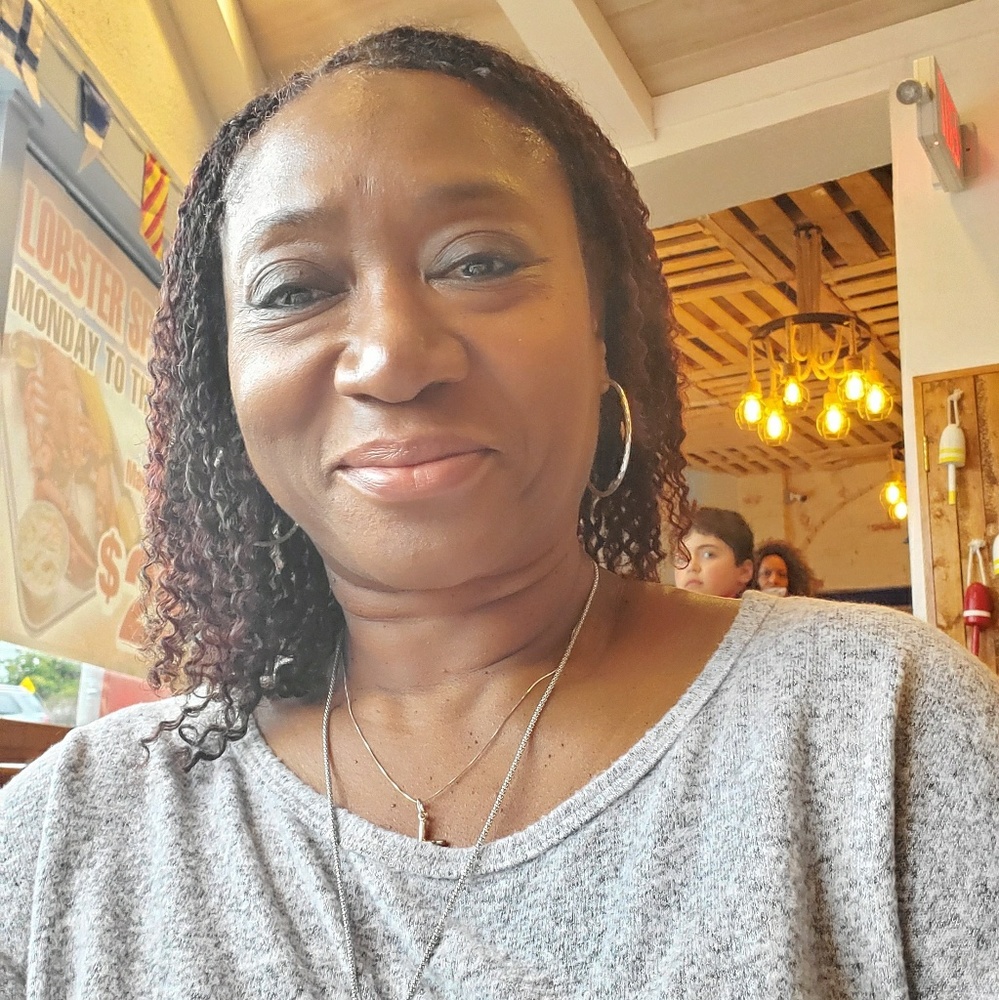 Meet your Posher, Inez